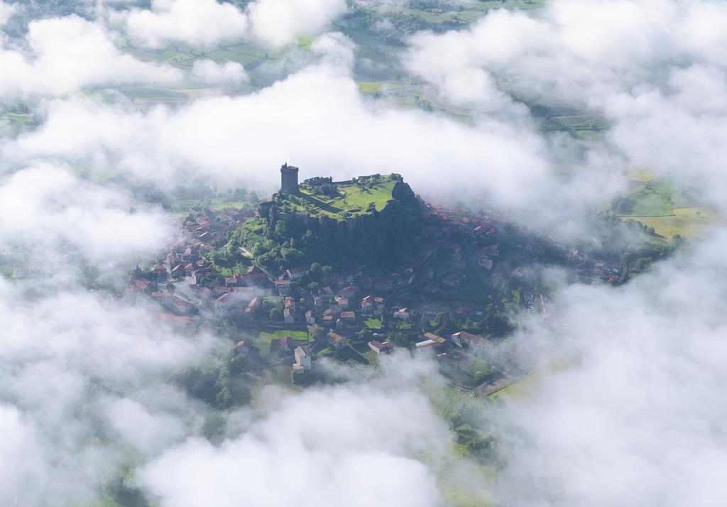 Hotel Des Capucins Le Puy-en-Velay Exterior foto
